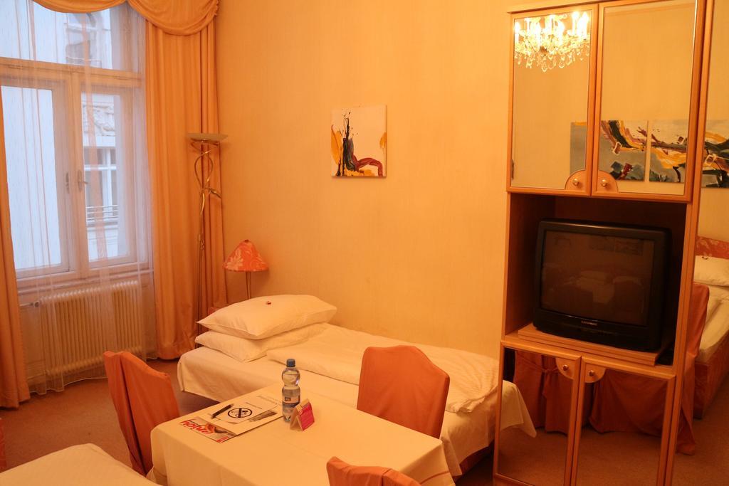 Schweizerhof Hotel 3*